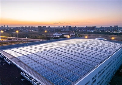 Microquanta presenta el terrat solar perovskita més gran del món